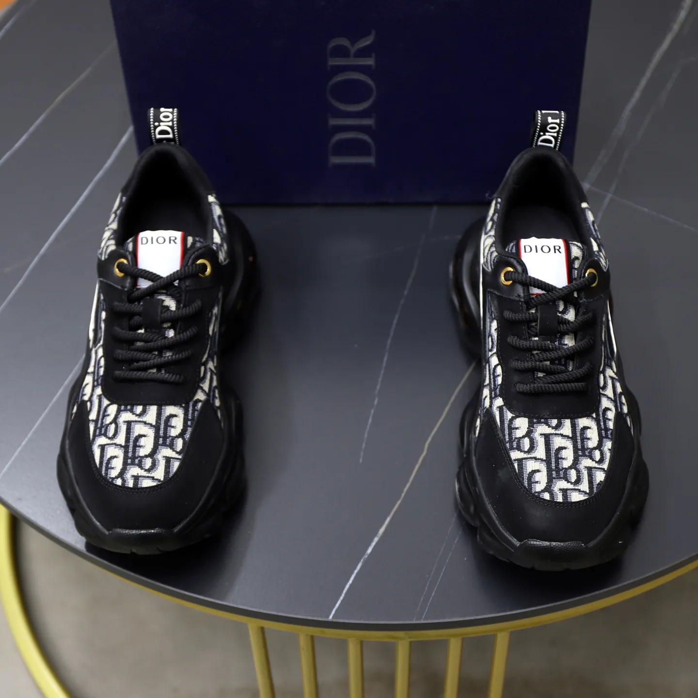 Ex-factory price: 462💰🙅‍♂️🙅‍♂️🙅‍♂️ Brand: Dior DIOR Standard code: 38-44 (45 customized) Grade: Same as the official website Material: Original cowhide material spliced with brand cloth Comfortable and breathable lining Lightweight and wear-resistant sports outsole Style category: Men's fashion casual shoes Running sports shoes Distinguished luxury brand elements Top luxury color: actual picture color
